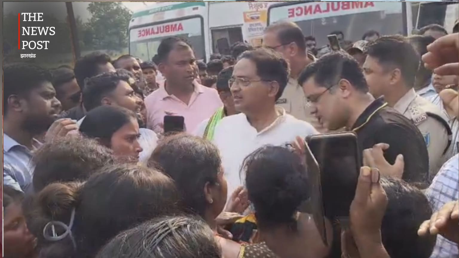 रामगढ़ हादसे के बाद फूटा गुस्सा, शव सड़क पर रखकर NH-23 किया जाम, हजारों वाहन जाम में फंसे
