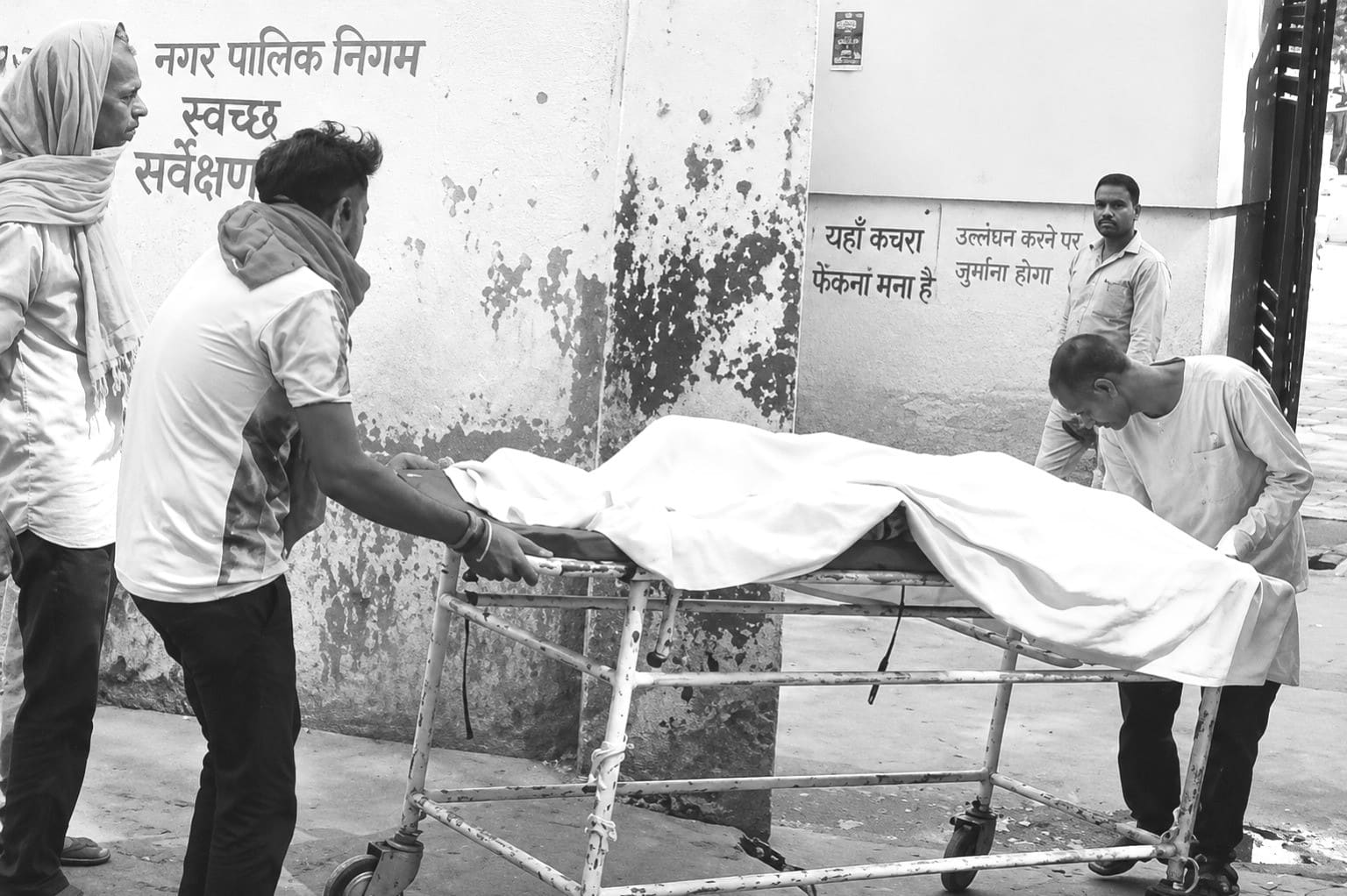पलामू: एक ही परिवार के तीन लोगों की मौत से गांव में मातम, मेडिकल कैंप लगाकर जांच शुरू