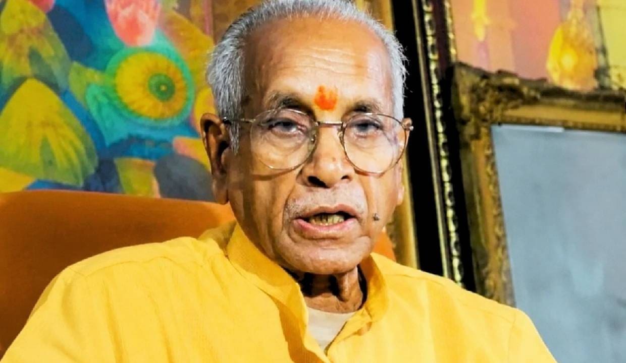 श्री राम जन्मभूमि मंदिर चंदा चोरी विवाद : कौन हैं चंपत राय, क्यों इस्तीफे के बाद भी घिरे हैं आरोपों से
