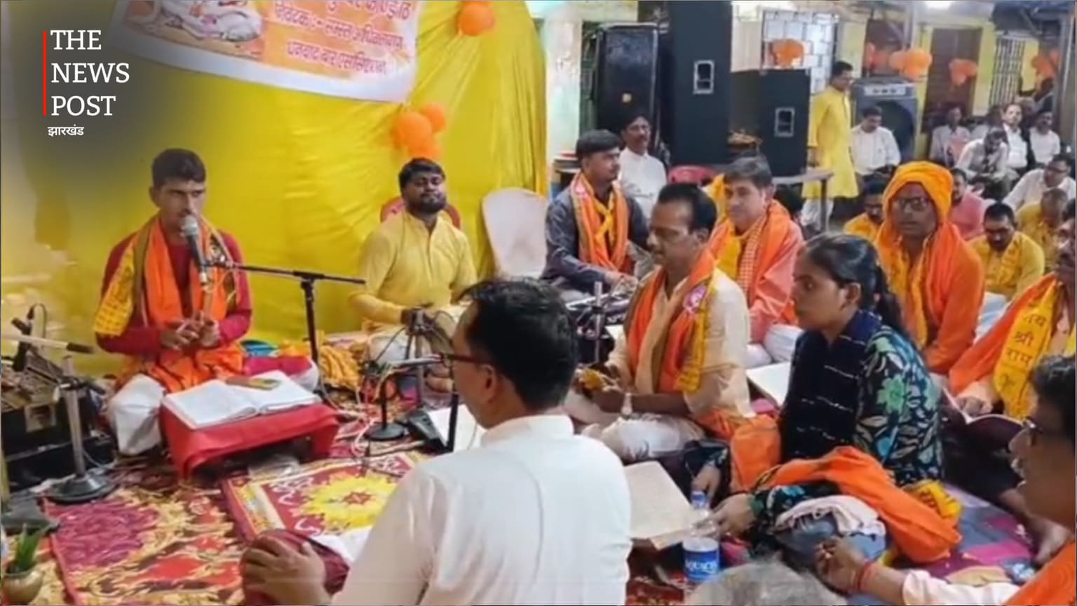 धनबाद कोर्ट परिसर में गूंजा सुंदर पाठ, भक्ति में डूबे सैकड़ों अधिवक्ता, महाप्रसाद वितरण के साथ हुआ समापन