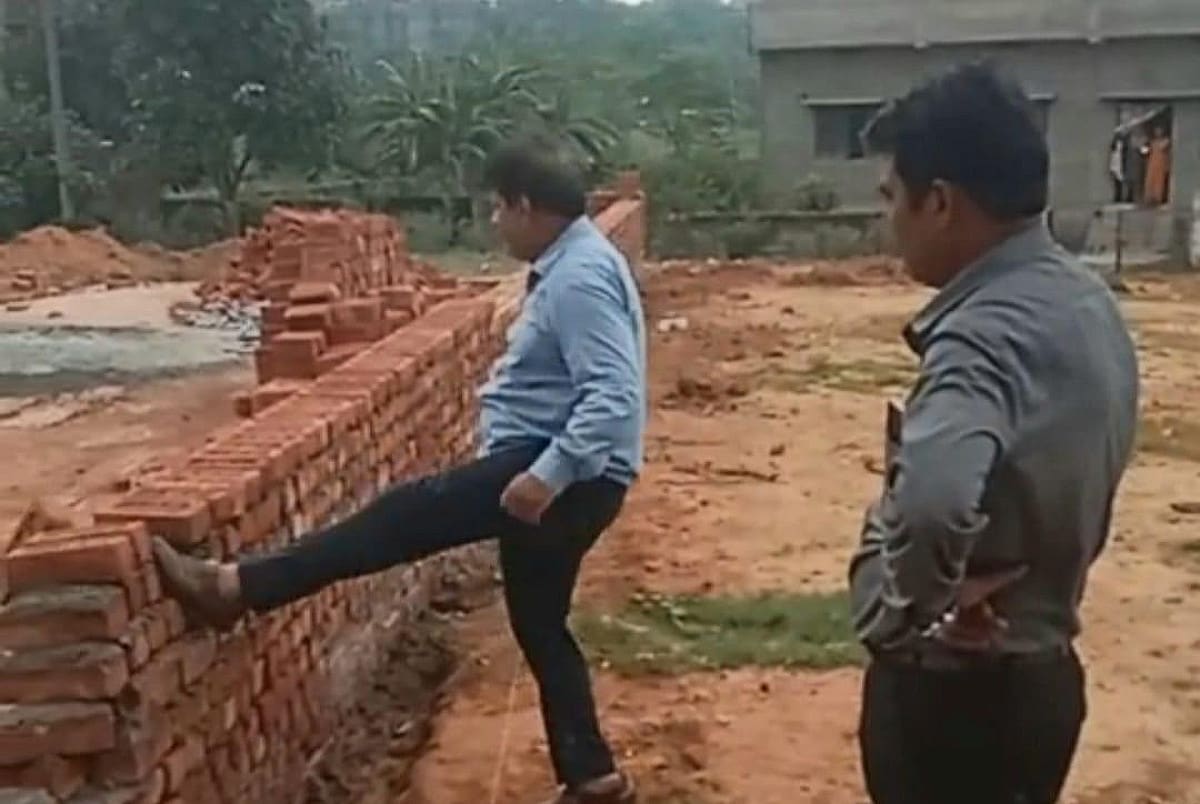 एक अनार, सौ बीमार...एक ज़मीन पर तीन पक्ष ने ठोका दावा, धनबाद में गहराया करोड़ों की जमीन पर विवाद