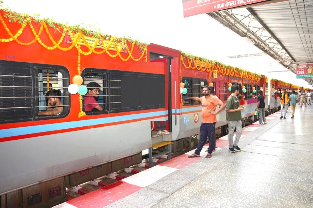 दिल्ली जाने वालों के लिए बड़ी खुशखबरी, छपरा-आनंद विहार साप्ताहिक एक्सप्रेस का नियमित संचालन शुरू