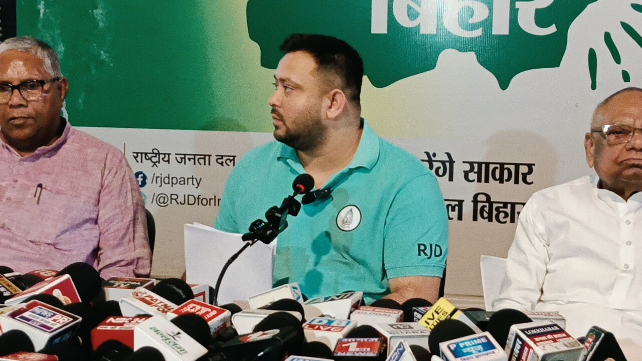 Bihar Politics: सम्राट चौधरी पर तेजस्वी का तीखा वार, बोले- अंगूठा छाप और बातोलेबाज हैं मुख्यमंत्री