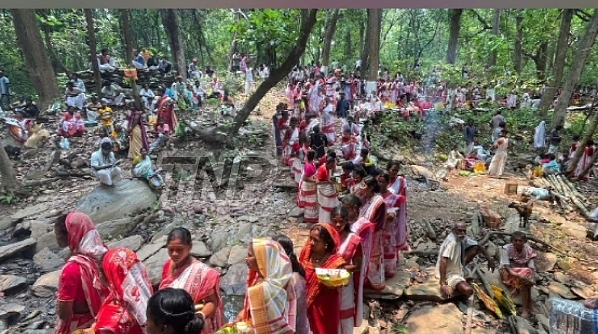 झारखंड में मानसून अब तक रूठा, बारिश के लिए हुई पहाड़ की पूजा