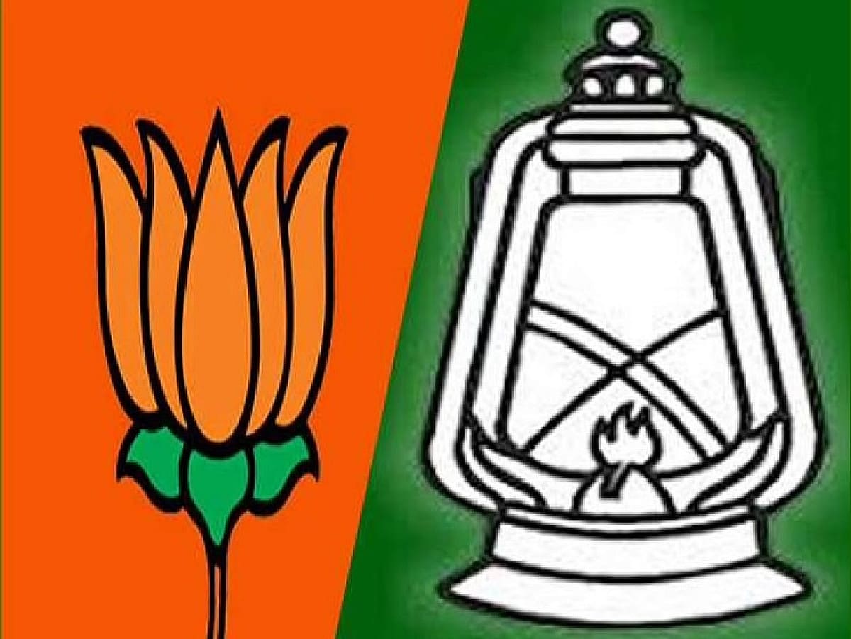 बिहार में मुख्यमंत्रियों के एजुकेशन को लेकर फिर छिड़ा विवाद ,अंगूठा छाप बनाम डेढ़ बित्ता में हस्ताक्षर
