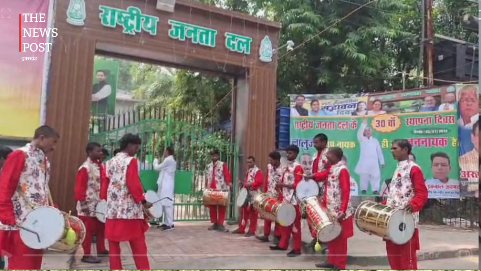 RJD स्थापना दिवस से पहले जश्न शुरू, पटना में जुटे हजारों कार्यकर्ता
