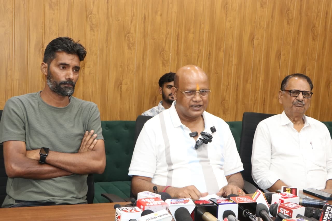 प्रिंस खान की मदद से दुबई में ठिकाना बना चुके हैं ढुल्लू महतो, अरूप चटर्जी ने पासपोर्ट जब्त करने की उठाई मांग