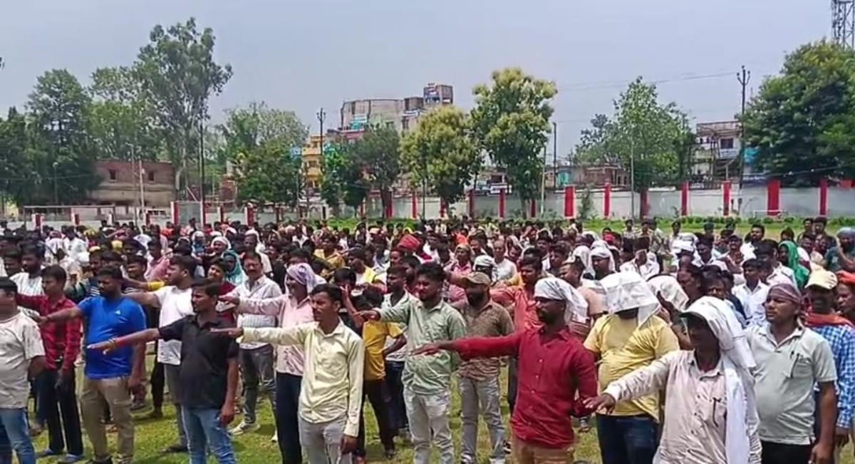 सुधर जाएं, वरना अगला ठिकाना जेल... धनबाद में अपराधियों की परेड में SSP ने दिया अल्टीमेट