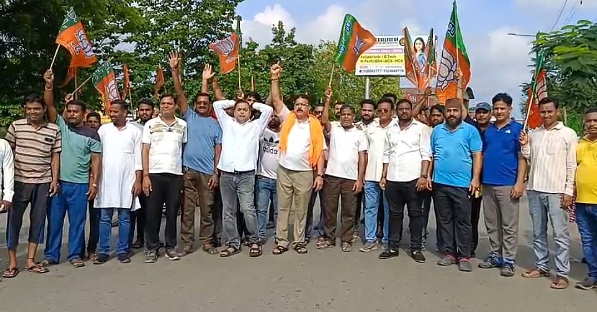 जमशेदपुर बंद का दिख रहा असर, भाजपाइयों ने किया प्रदर्शन, कई नेता गिरफ्तार