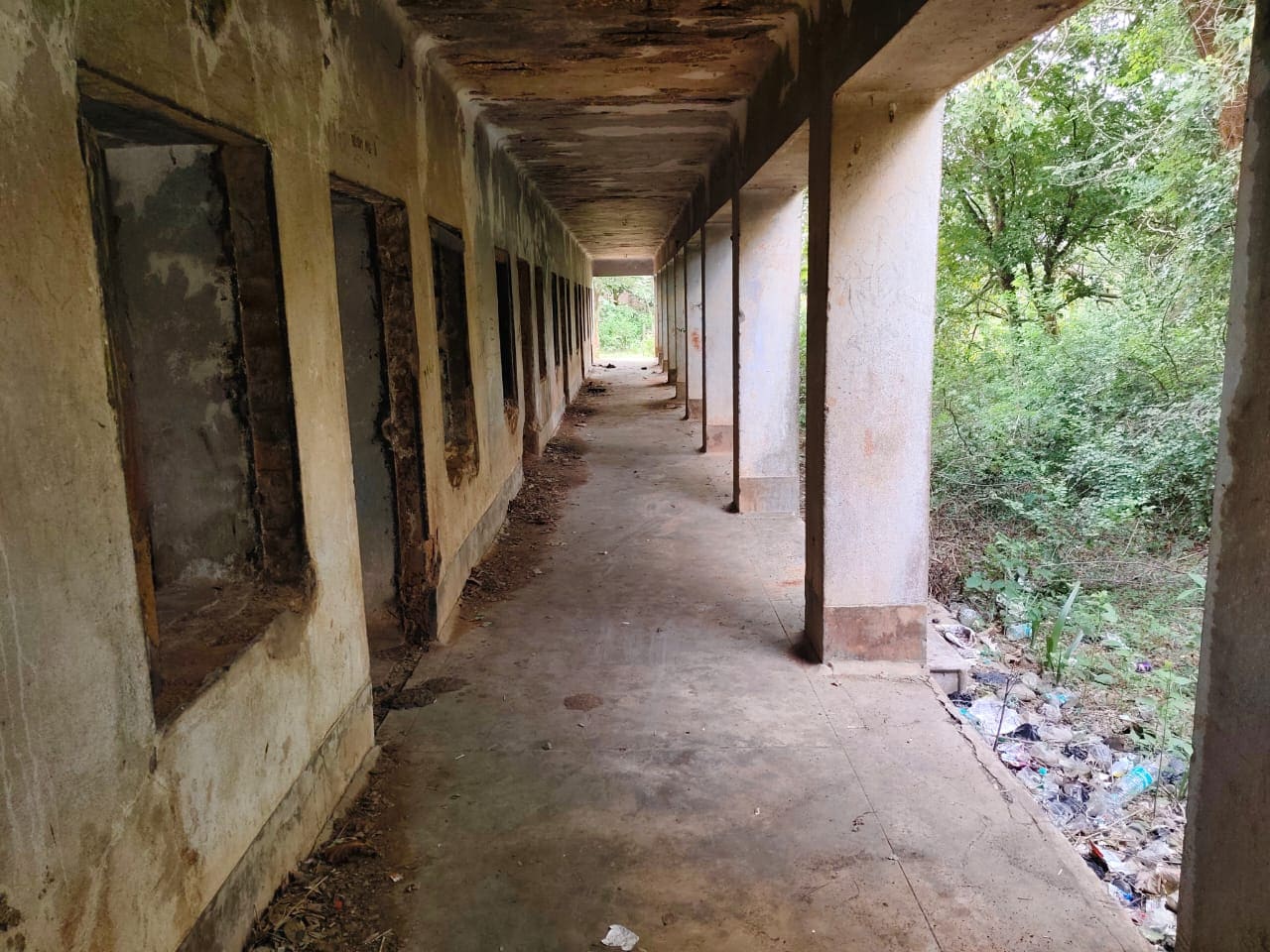 स्कूल के पास खाली भवन में जुट रहे थे असामाजिक तत्व, सूचना मिलते ही हरकत में आई बरसोल पुलिस