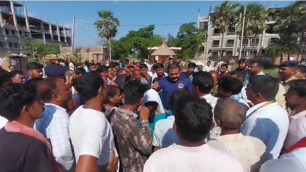 नालंदा में लैब कर्मी की बेरहमी से हत्या, परिजनों ने शव रखकर NH-20 किया जाम
