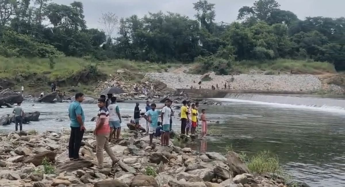 सरायकेला: आसंगी चेकडैम में नहाने गए 2 किशोर डूबे, एक का शव बरामद