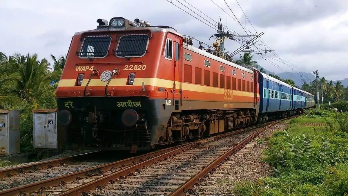 चक्रधरपुर लिंक रेक की देरी का असर, तीन प्रमुख ट्रेनों के समय में किया गया बदलाव