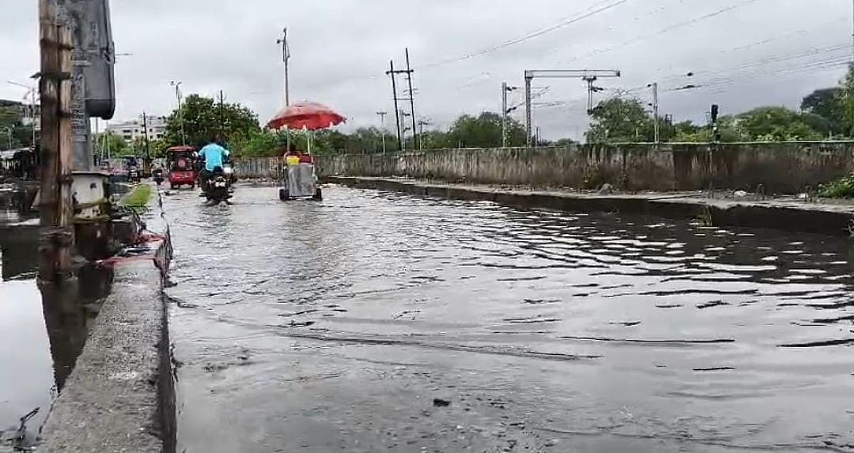 मानसून की पहली बारिश में डूबा धनबाद, कई इलाकों में जलजमाव से जनजीवन प्रभावित