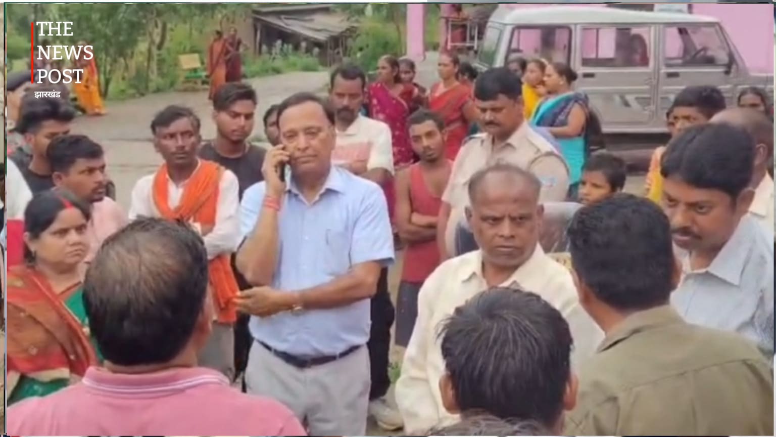 गढ़वा में गर्भवती की मौत पर बवाल, ग्रामीणों ने सामुदायिक स्वास्थ्य केंद्र घेरा, सिविल सर्जन व प्रभारी चिकित्सक को बनाया बंधक