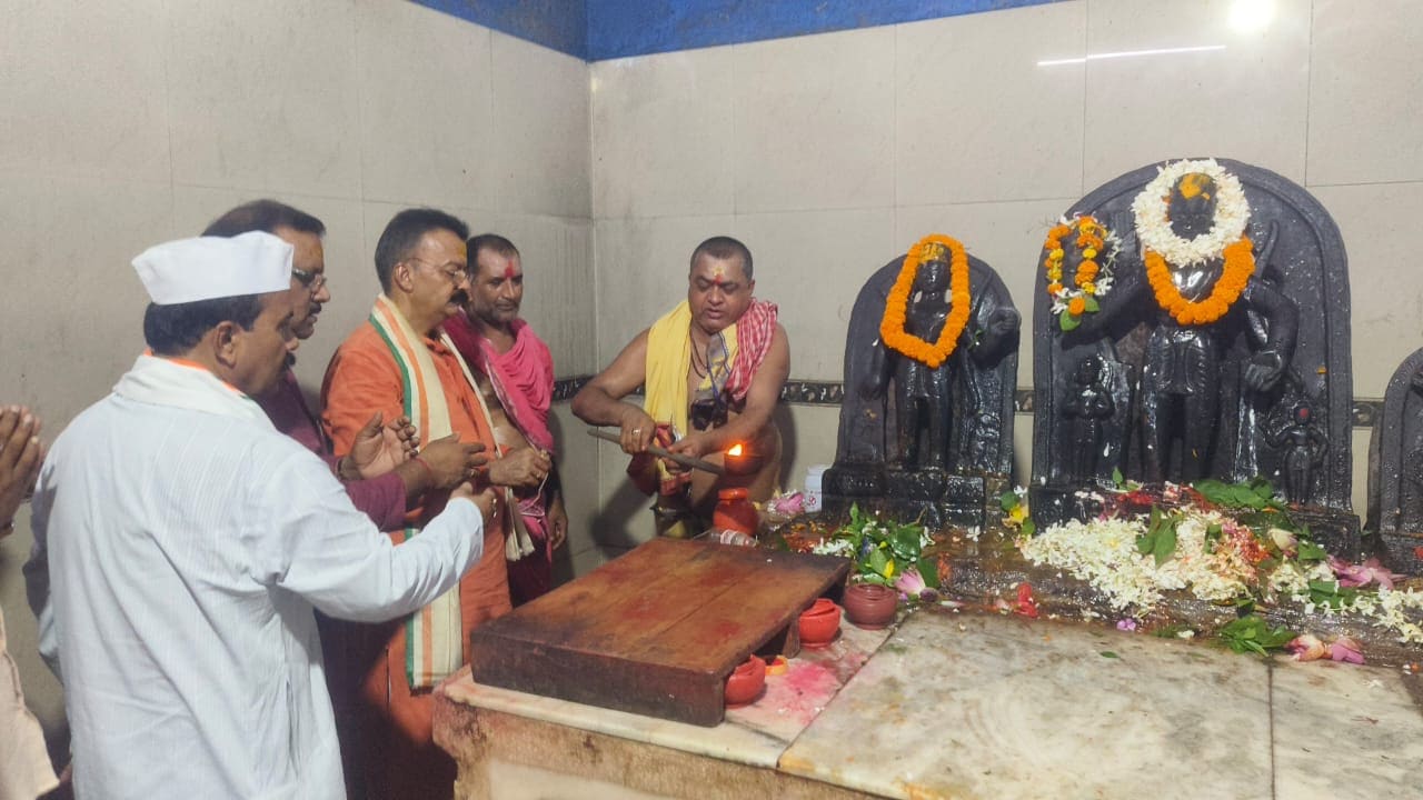 राम मंदिर दान विवाद पर देवघर में हुआ क्षमा याचना हवन, PM मोदी और CM योगी से माफी की उठी मांग