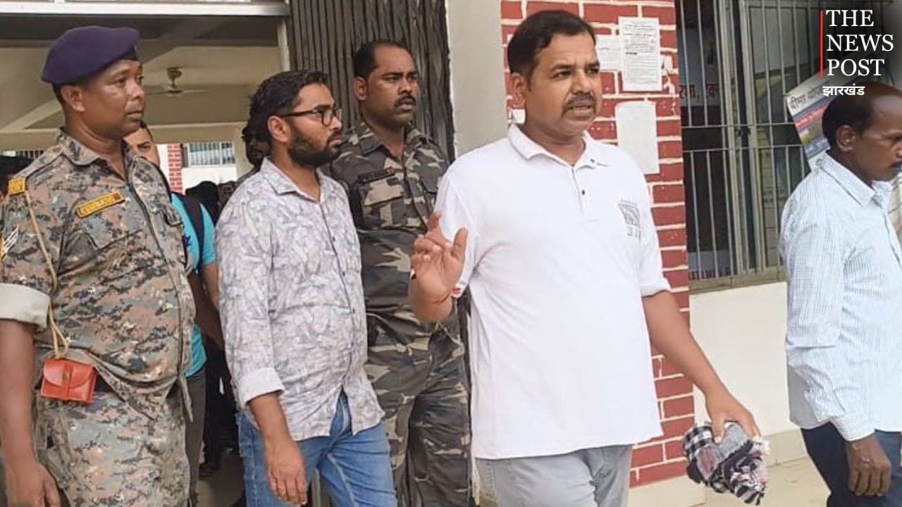 25 हजार की रिश्वत मांगने वाला प्रधान लिपिक ACB के जाल में फंसा, 5 हजार लेते रंगे हाथ गिरफ्तार