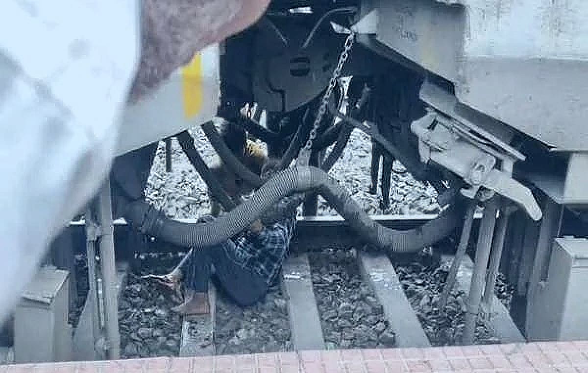 रेलवे स्टेशन पर RPF की सतर्कता से टला बड़ा हादसा, चलती ट्रेन से गिरा व्यक्ति सुरक्षित बचाया गया