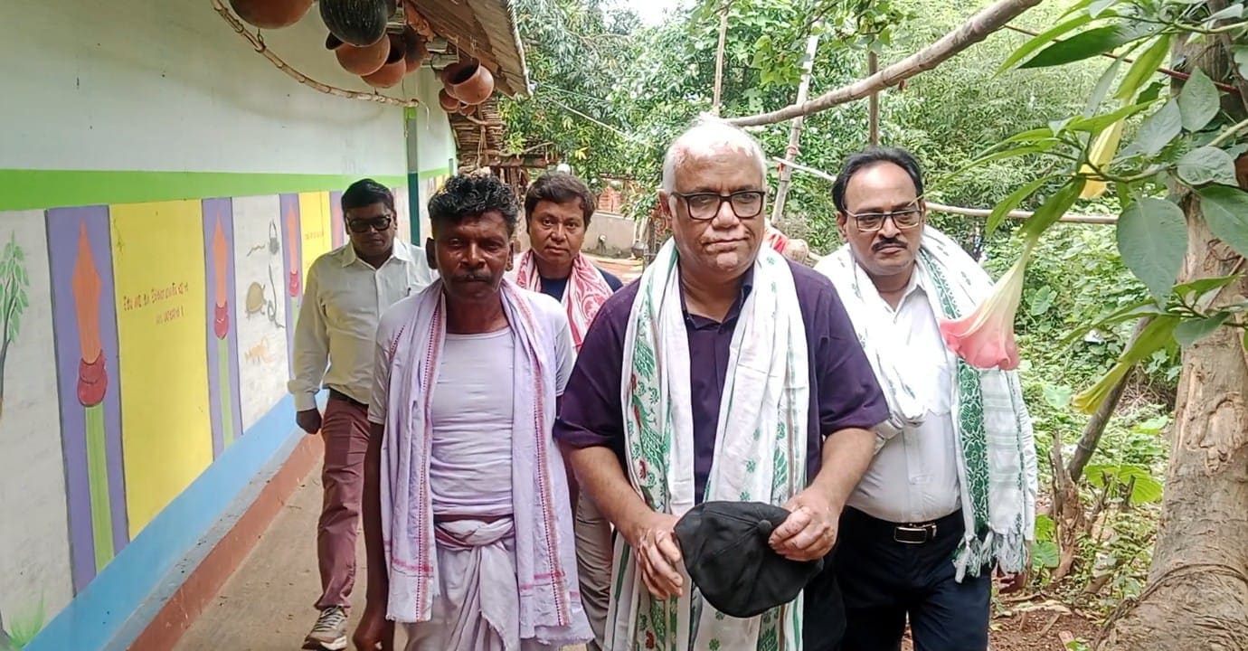 जमशेदपुर:डुमरिया की औषधीय विरासत को मिलेगा वैज्ञानिक आधार, रिसर्च के लिए पहुंचे IIT मुंबई के पूर्व प्रोफेसर
