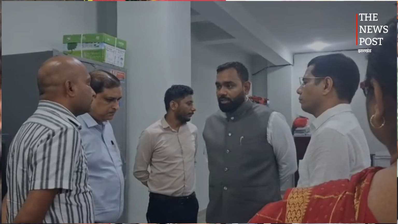 मोतिहारी डीईओ ऑफिस में बवाल के बाद DM का एक्शन, अनुपस्थित कर्मियों पर गिरी गाज
