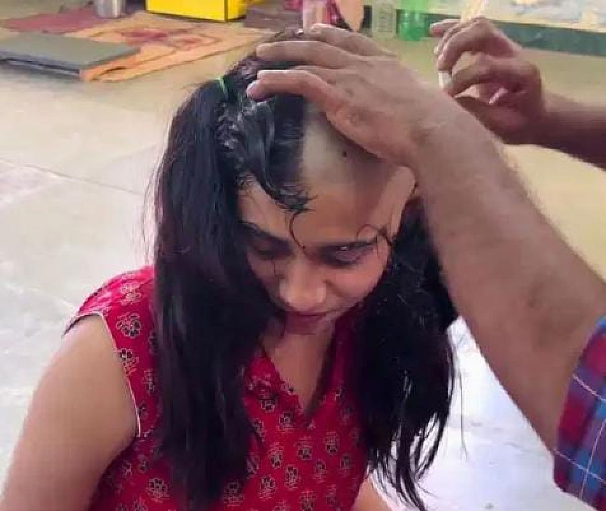 शादी नहीं करूंगी! मां के फैसले के विरोध में बेटी ने उठाया ऐसा कदम कि इंटरनेट पर मच गया बवाल, देखिए