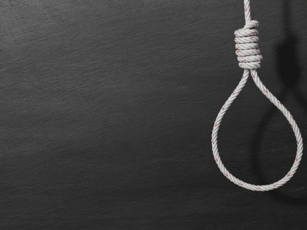 पलामू: घर में फंदे से लटका मिला 45 वर्षीय व्यक्ति का शव, जांच में जुटी पुलिस