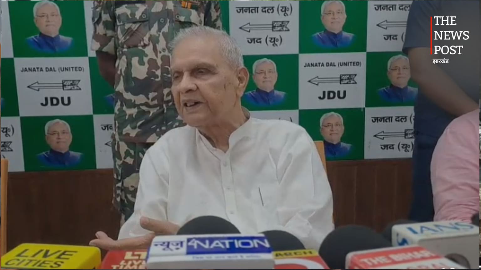 तेजस्वी पर उपमुख्यमंत्री विजेंद्र यादव का हमला, बोले- उम्मीदवार छोड़ विदेश भाग गया विपक्ष
