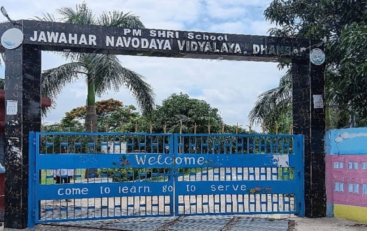 धनबाद के नवोदय विद्यालय में दोहरा बवाल, पहले TC विवाद अब छात्र की बेरहमी से पिटाई