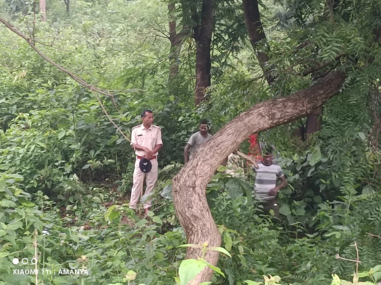 Dhanbad: टुंडी के नवादा जंगल में अज्ञात युवक का शव बरामद, हत्या की आशंका, जांच में जुटी पुलिस