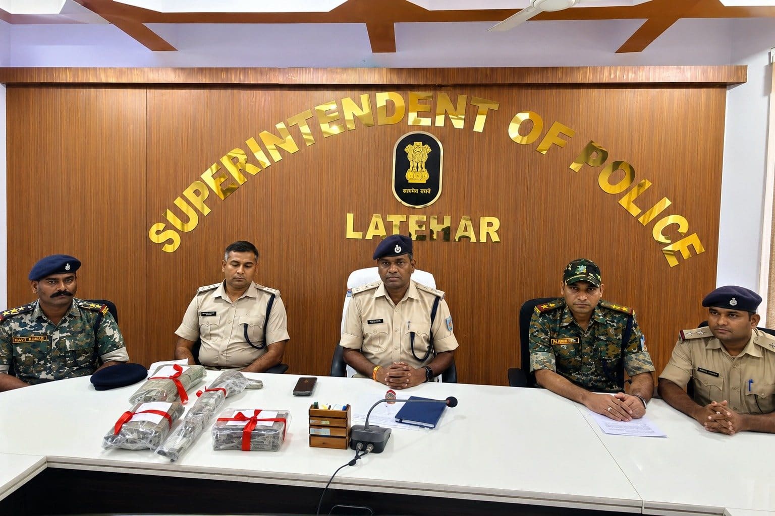 लातेहार में लाल आतंक पर वार, 20 लाख के इनामी माओवादी रविन्द्र गंझू की निशानदेही पर AK-56 बरामद