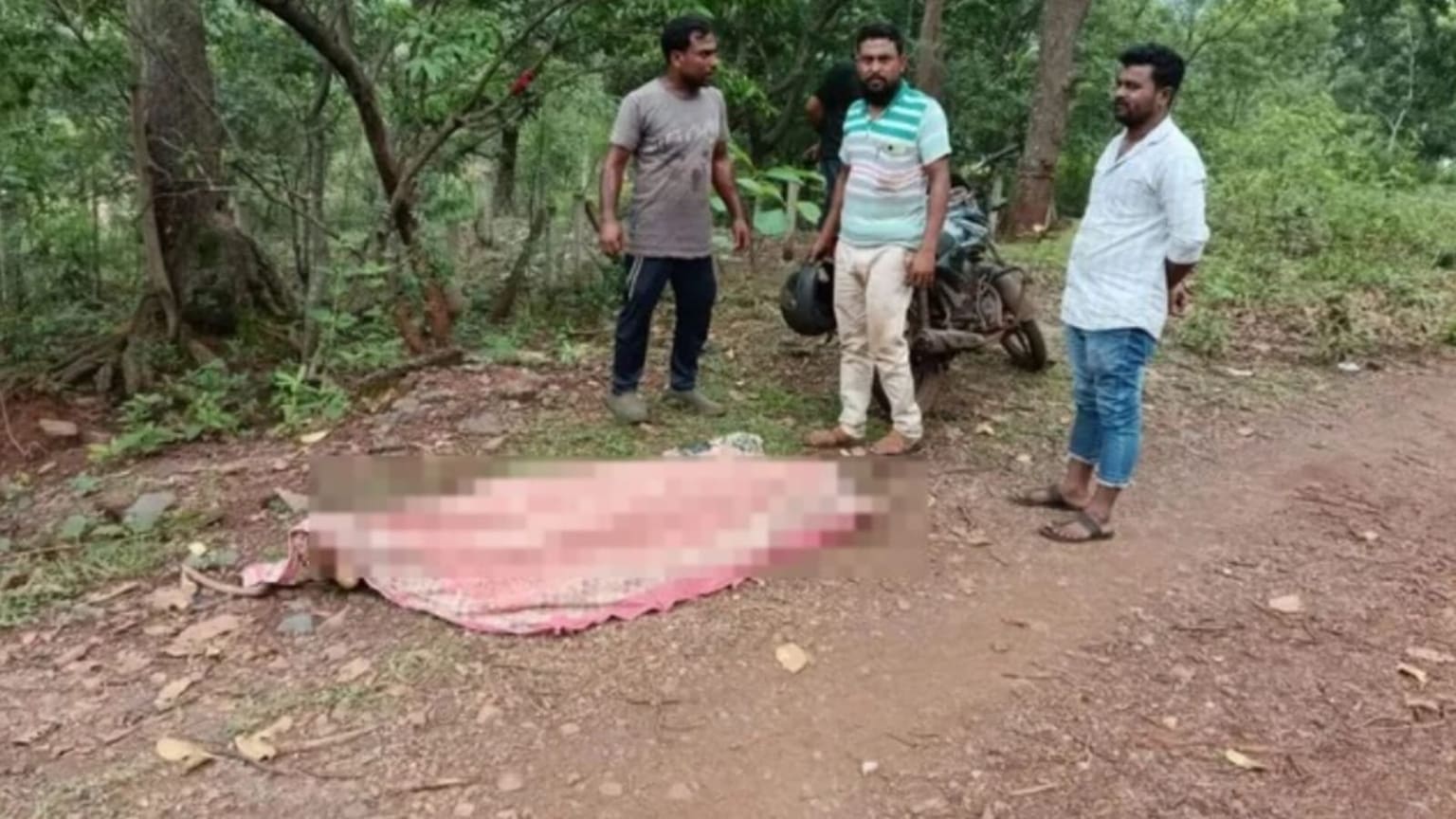 कबाड़ी व्यवसायी के साथ खौफनाक वारदात! पत्थर से बांधकर कारो नदी में फेंका शव, जांच में जुटी पुलिस