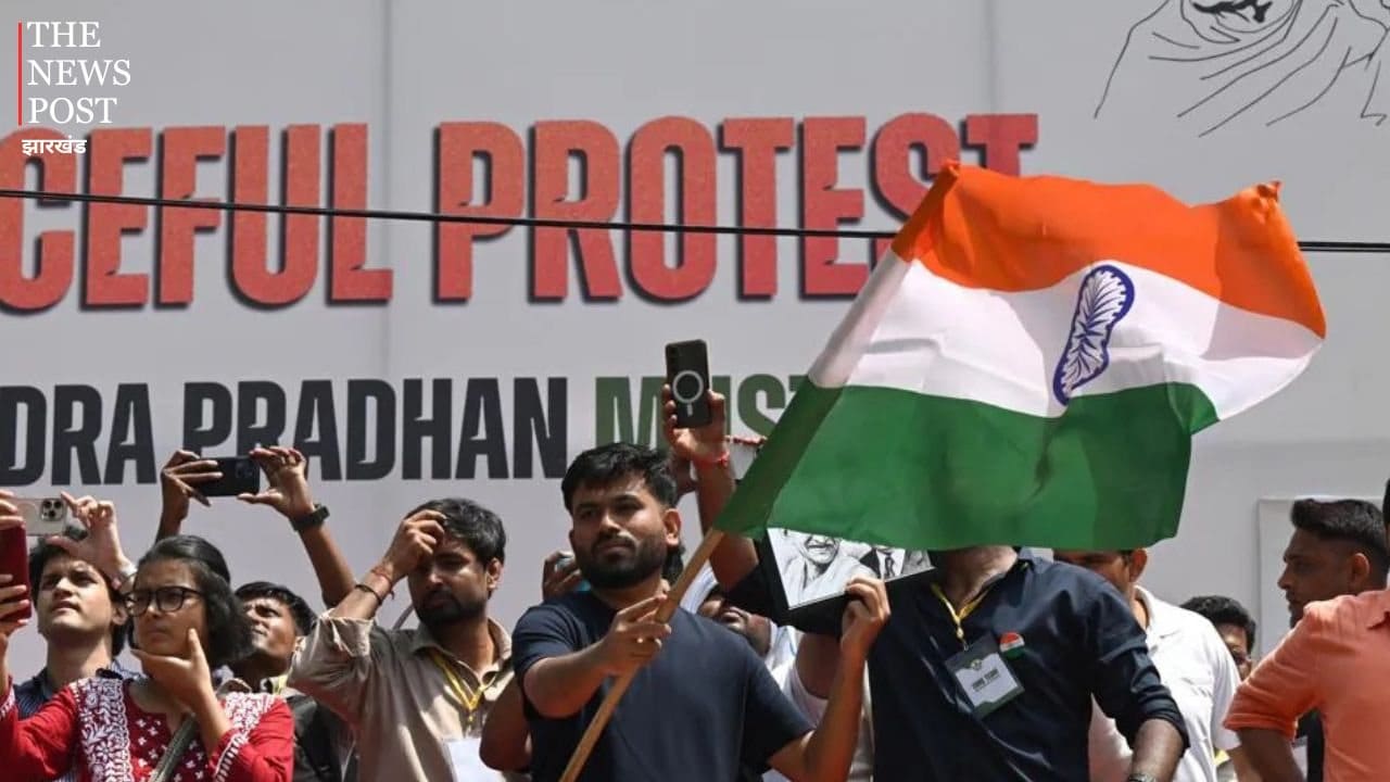 बड़ी खबर: दिल्ली में 'आर या पार' की लड़ाई! CJP प्रदर्शनकारियों पर लाठीचार्ज, छात्रों पर चला पुलिस का डंडा