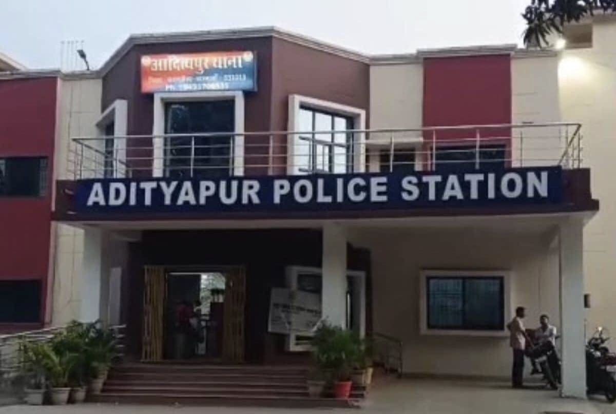 सरायकेला: आदित्यपुर में युवक पर धारदार हथियार से हमला, हालत गंभीर
