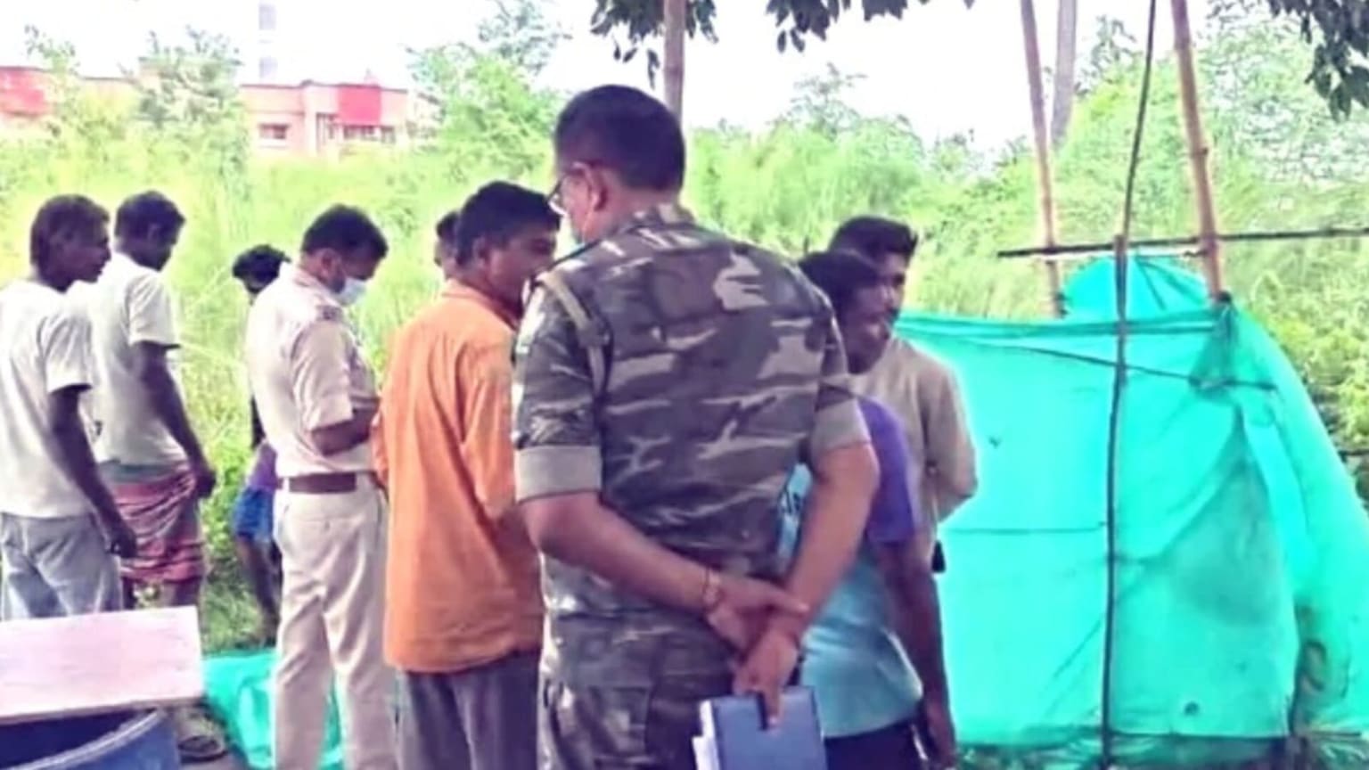 कोडरमा: पावर प्लांट की झाड़ियों में मिला महिला का शव, हत्या की आशंका में जांच तेज