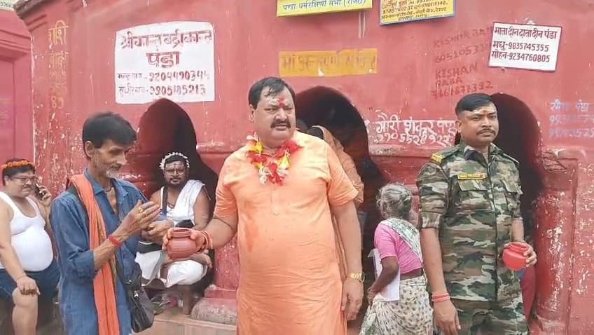 हॉकी वर्ल्ड कप से पहले बाबा बैद्यनाथ की शरण में हॉकी इंडिया के महासचिव भोलानाथ सिंह, कहा इतिहास दोहराएगी टीम
