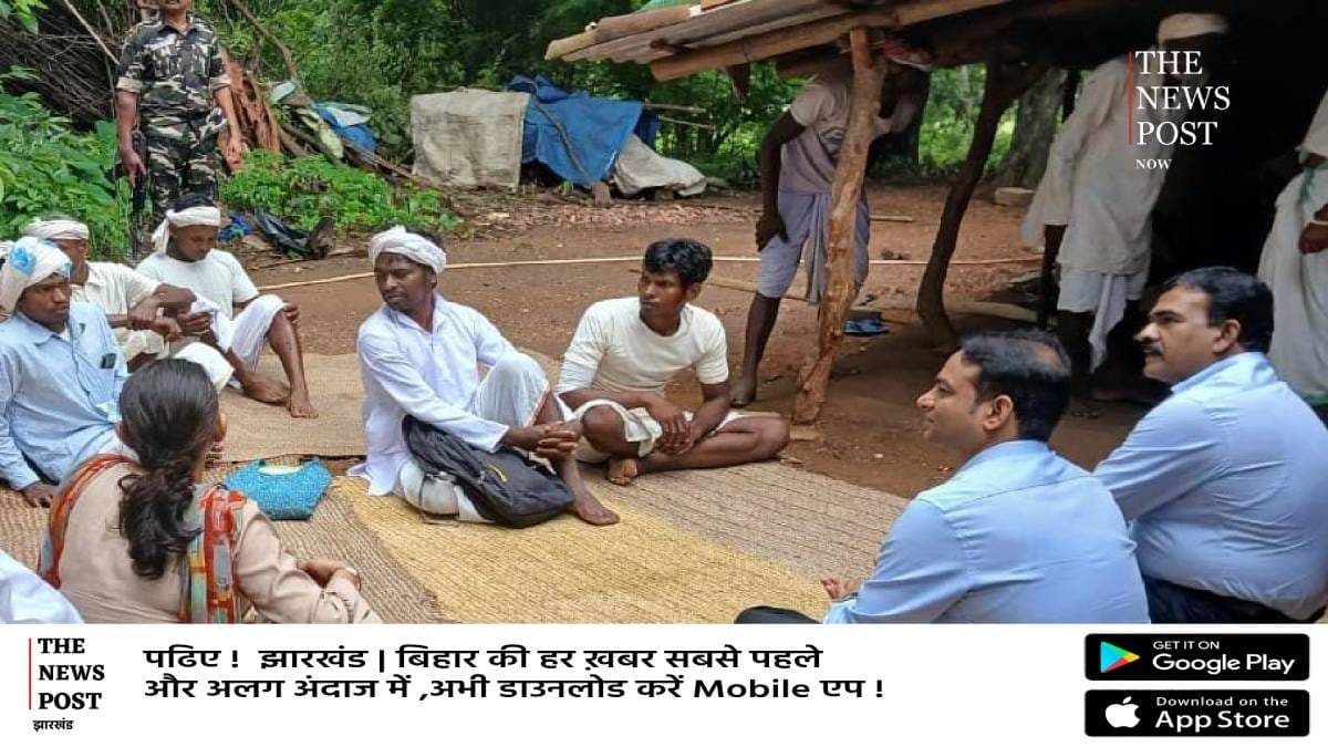 SIR से दूरी बना रहे थे जनजातीय समूह, खुद पहुंचे मुख्य निर्वाचन पदाधिकारी, जमीन पर बैठ कर समझाई प्रक्रिया