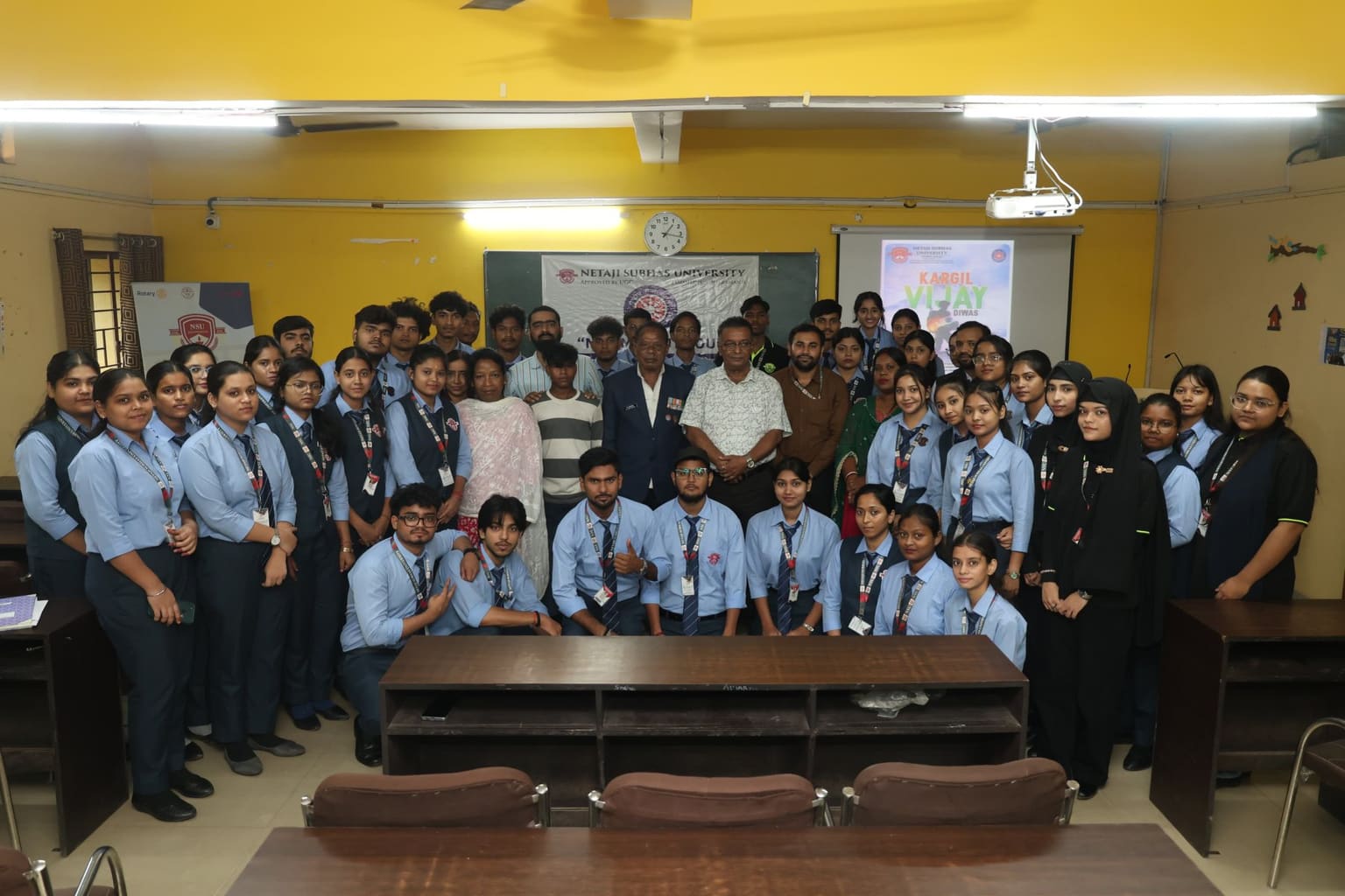 कारगिल विजय दिवस पर एनएसयू में गूंजा राष्ट्रभक्ति का संदेश, कारगिल योद्धा माणिक बारदा सम्मानित