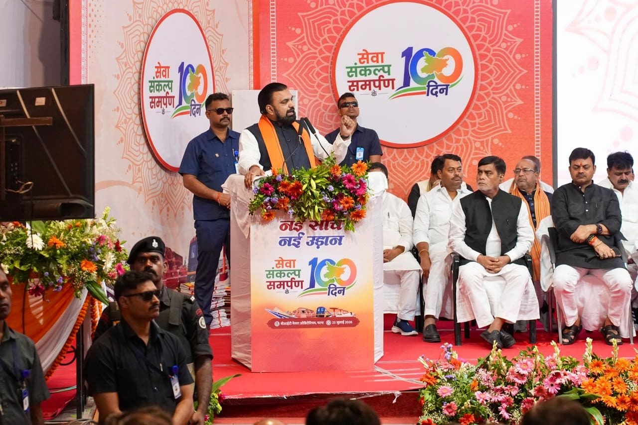बिहार में दौड़ेंगी इलेक्ट्रिक और नई डीलक्स बसें, मुख्यमंत्री सम्राट चौधरी ने दिखाई हरी झंडी