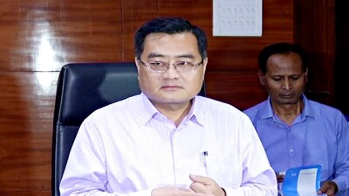 JPSC विवाद के बीच CID दफ्तर पहुंचे पूर्व अध्यक्ष एल. ख्यांग्ते, मीडिया के सवालों पर साधी चुप्पी