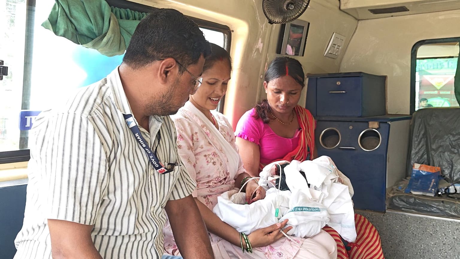 राजगीर-नई दिल्ली श्रमजीवी एक्सप्रेस में गूंजी किलकारी, महिला ने जुड़वा बच्चों को दिया जन्म