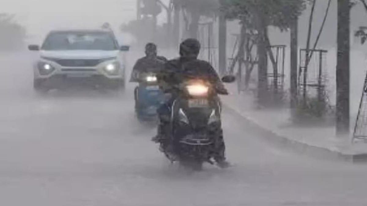 Weather Alert: झारखंड के कई जिलों में आंधी-तूफान और वज्रपात का अलर्ट, रहें सतर्क