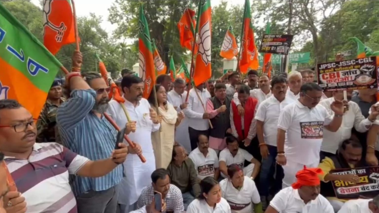 JPSC-JSSC विवाद पर घमासान तेज, छात्रों के विधानसभा मार्च से BJP के CM आवास घेराव तक बढ़ा दबाव