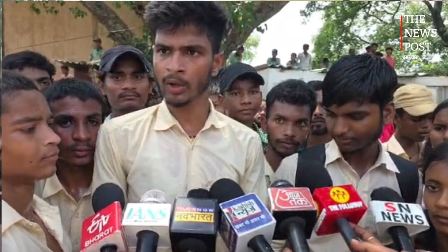 गढ़वा में छात्रों के आंदोलन के आगे झुका विभाग, शिक्षक मलय सिंह का तबादला रद्द