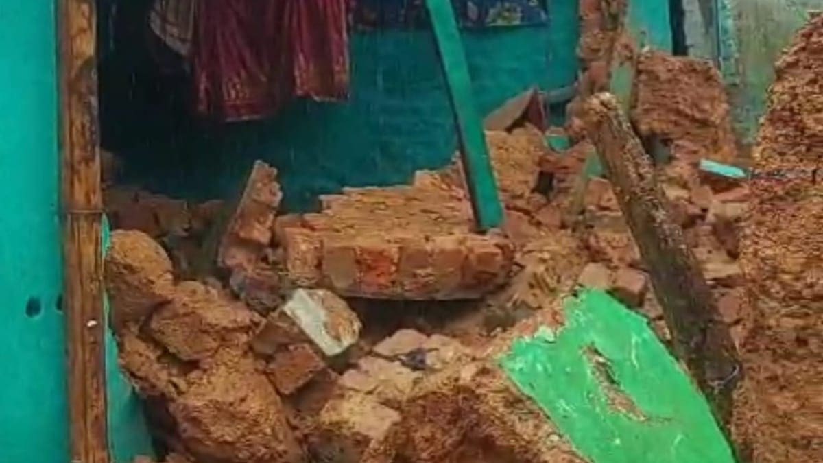 सरायकेला में मूसलाधार बारिश का कहर, कच्चा मकान गिरने से तीन महिलाएं घायल, बाल-बाल बचे बच्चे