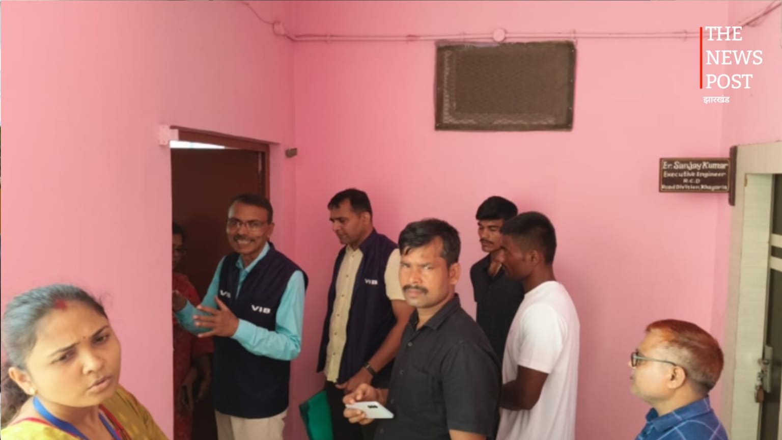 पथ निर्माण विभाग के कार्यपालक अभियंता के कार्यालय पर निगरानी का छापा, फाइलें खंगाल रही पांच सदस्यीय टीम