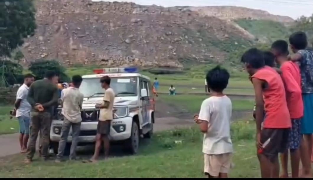 Dhanbad: स्वतंत्रता दिवस पर गोलियों की तड़तड़ाहट से दहला गोंदूडीह इलाका, पुलिस पहुंची तो क्या हुआ