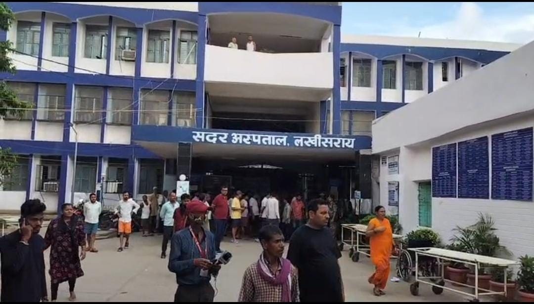 लखीसराय के अशोक धाम मंदिर में हादसे से मची अफरा-तफरी, करंट लगने से 7 श्रद्धालुओं के हताहत की खबर