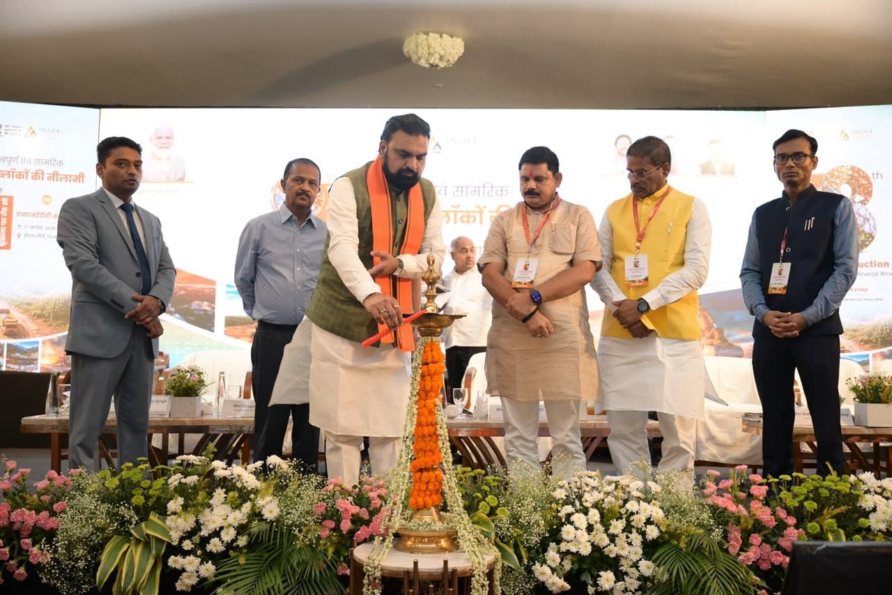 बिहार की धरती में छिपे खनिजों का होगा इस्तेमाल, खनन से खुलेंगे उद्योग और रोजगार के रास्ते