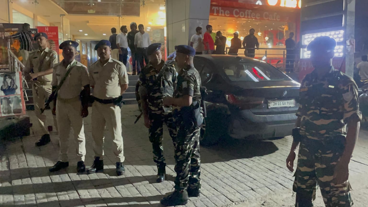 BIG BREAKING: प्रिंस खान गैंग और पुलिस के बीच मुठभेड़, दो अपराधियों को लगी गोली