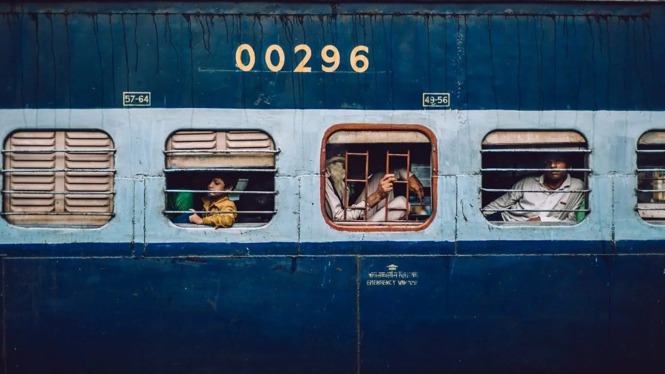 पटना:ट्रेन से सफर करने वालों के लिए अलर्ट! कई ट्रेनें हुई कैंसिल और कई के बदले गए रूट